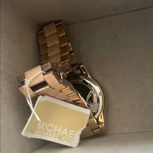 Michael Kors | Accessories | Michael Kors Textured Cream Box  display picture 1